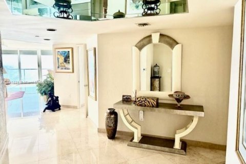 Condo in Sunny Isles Beach, Florida, 3 bedrooms  № 1860726 - photo 9