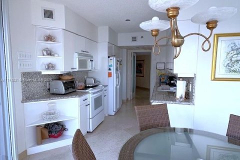 Condo in Sunny Isles Beach, Florida, 3 bedrooms  № 1860726 - photo 8