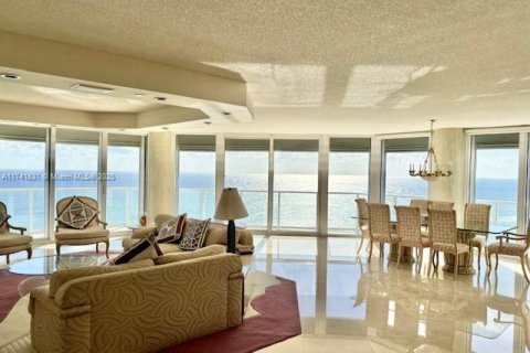 Condo in Sunny Isles Beach, Florida, 3 bedrooms  № 1860726 - photo 1