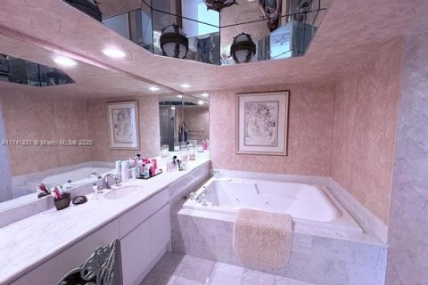 Condo in Sunny Isles Beach, Florida, 3 bedrooms  № 1860726 - photo 11