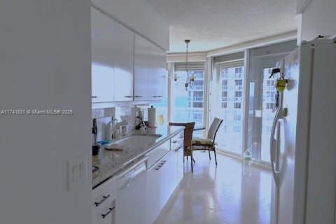 Condo in Sunny Isles Beach, Florida, 3 bedrooms  № 1860726 - photo 4