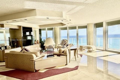 Condo in Sunny Isles Beach, Florida, 3 bedrooms  № 1860726 - photo 2