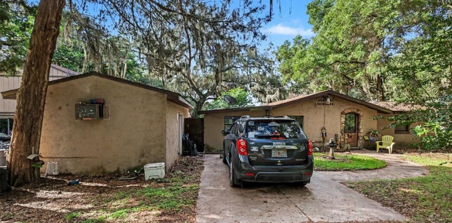 Villa ou maison à Ocklawaha, Floride 5 chambres, 143.81 m2 № 2207440
