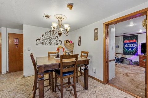 Villa ou maison à vendre à Ocklawaha, Floride: 5 chambres, 143.81 m2 № 2207440 - photo 4
