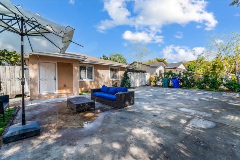 Casa en venta en Miami, Florida, 4 dormitorios, 130.06 m2 № 2029121 - foto 3