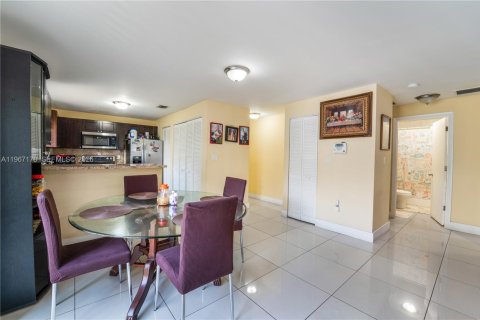 Casa en venta en Miami, Florida, 4 dormitorios, 130.06 m2 № 2029121 - foto 8