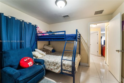 Casa en venta en Miami, Florida, 4 dormitorios, 130.06 m2 № 2029121 - foto 22