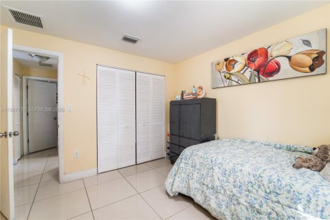 Casa en venta en Miami, Florida, 4 dormitorios, 130.06 m2 № 2029121 - foto 19
