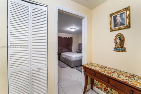 Casa en venta en Miami, Florida, 4 dormitorios, 130.06 m2 № 2029121 - foto 15