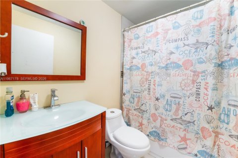 Casa en venta en Miami, Florida, 4 dormitorios, 130.06 m2 № 2029121 - foto 23