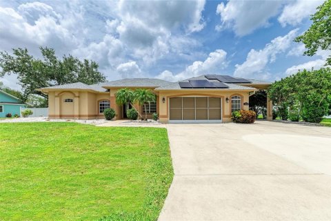 House in Port Charlotte, Florida 4 bedrooms, 266.54 sq.m. № 2347517