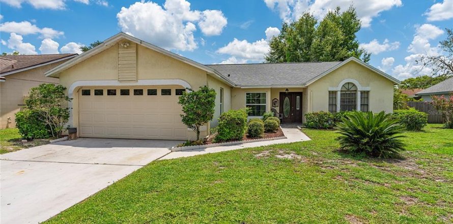 House in Sanford, Florida 3 bedrooms, 148.55 sq.m. № 1894449