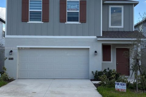 Снять в аренду виллу или дом в Лейк-Уэльс, Флорида 4 спальни, № 1952789 - фото 1