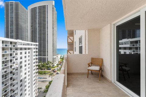 Condominio en venta en Hallandale Beach, Florida, 1 dormitorio, 120.77 m2 № 1865041 - foto 15