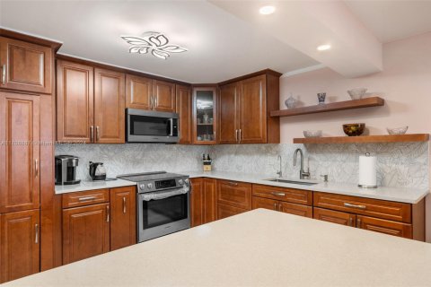 Condominio en venta en Hallandale Beach, Florida, 1 dormitorio, 120.77 m2 № 1865041 - foto 9