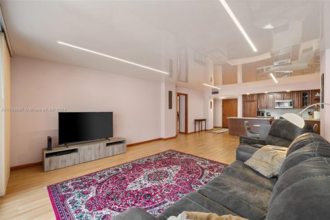 Condominio en venta en Hallandale Beach, Florida, 1 dormitorio, 120.77 m2 № 1865041 - foto 11