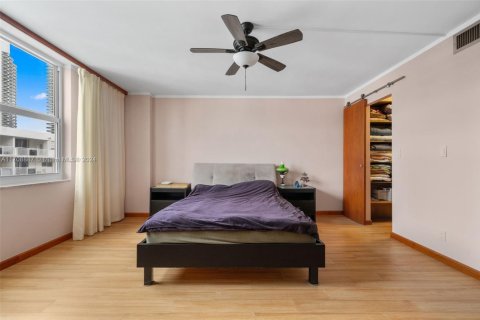 Condominio en venta en Hallandale Beach, Florida, 1 dormitorio, 120.77 m2 № 1865041 - foto 19