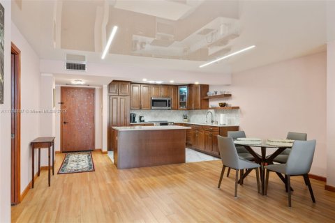 Condominio en venta en Hallandale Beach, Florida, 1 dormitorio, 120.77 m2 № 1865041 - foto 4