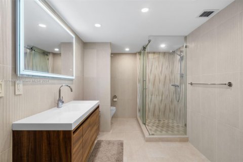 Condominio en venta en Hallandale Beach, Florida, 1 dormitorio, 120.77 m2 № 1865041 - foto 22