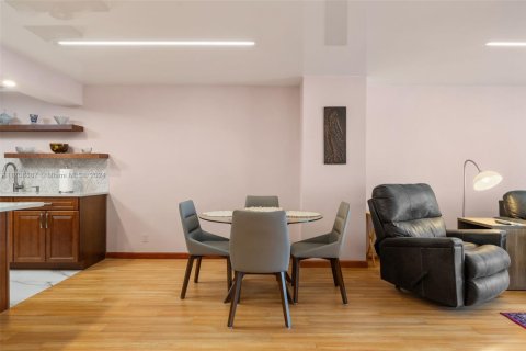 Condominio en venta en Hallandale Beach, Florida, 1 dormitorio, 120.77 m2 № 1865041 - foto 5