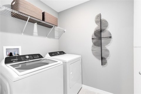 Townhouse in Winter Garden, Florida 3 bedrooms, 156.35 sq.m. № 2236989 - photo 14