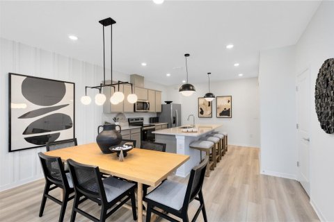 Townhouse in Winter Garden, Florida 3 bedrooms, 156.35 sq.m. № 2236989 - photo 6