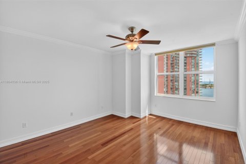 Condominio en venta en Aventura, Florida, 3 dormitorios, 159.79 m2 № 1980568 - foto 19