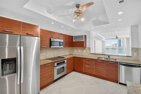 Condominio en venta en Aventura, Florida, 3 dormitorios, 159.79 m2 № 1980568 - foto 2