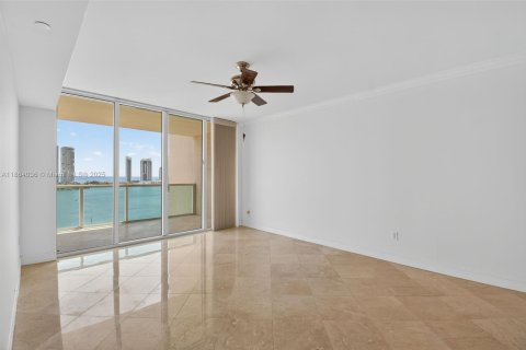 Condominio en venta en Aventura, Florida, 3 dormitorios, 159.79 m2 № 1980568 - foto 11