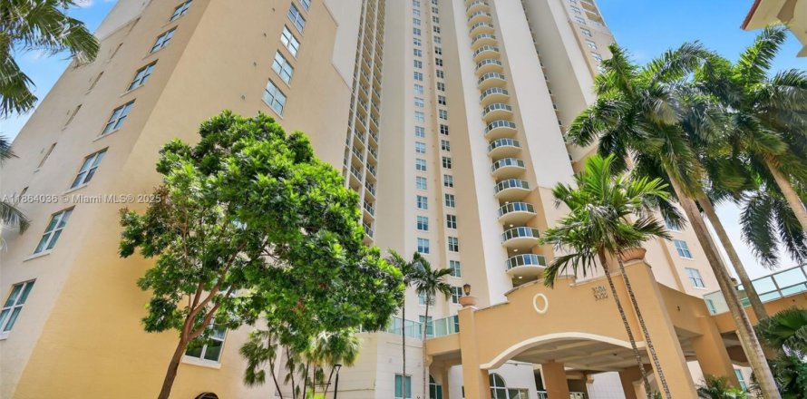 Condominio en Aventura, Florida, 3 dormitorios № 1980568