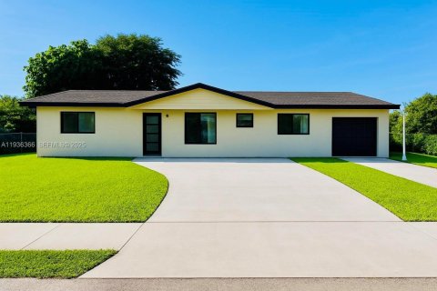 Дом в Майами, Флорида 3 спальни, 141.68м2 № 1994413