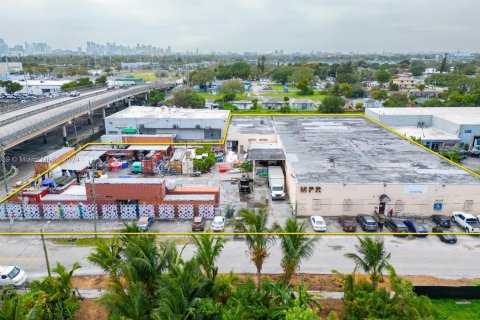 Commercial property in Miami, Florida № 2088906