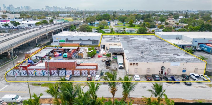 Commercial property in Miami, Florida № 2088906