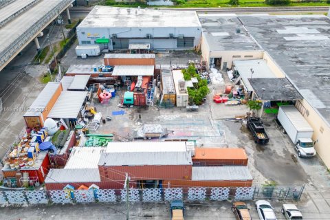 Commercial property in Miami, Florida № 2088906 - photo 12