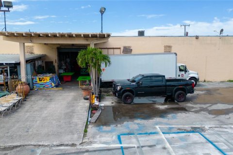 Commercial property in Miami, Florida № 2088906 - photo 11