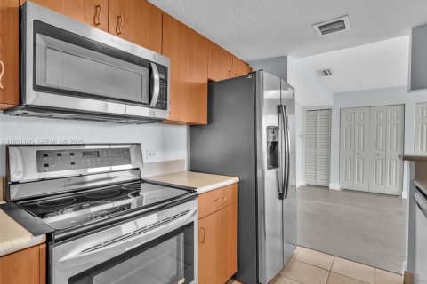 Copropriété à louer à Miami, Floride: 2 chambres, 82.78 m2 № 1989598 - photo 15