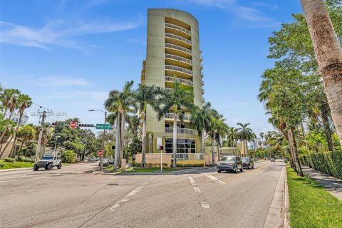 Copropriété à louer à Miami, Floride: 2 chambres, 82.78 m2 № 1989598 - photo 2