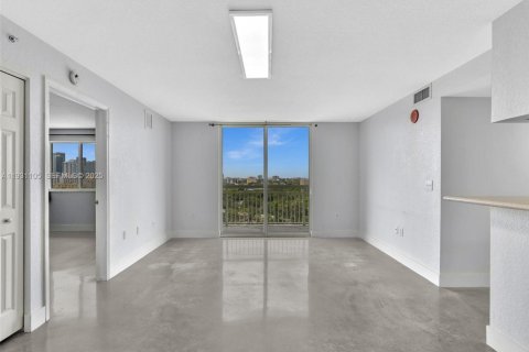 Copropriété à louer à Miami, Floride: 2 chambres, 82.78 m2 № 1989598 - photo 1