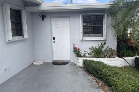 House in Oakland Park, Florida 3 rooms, 159.98 sq.m. № 2352992