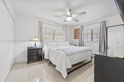 House in Miramar, Florida 2 bedrooms, 90.21 sq.m. № 1863463 - photo 16