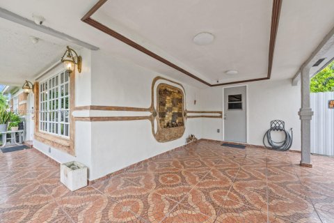 House in Miramar, Florida 2 bedrooms, 90.21 sq.m. № 1863463 - photo 2