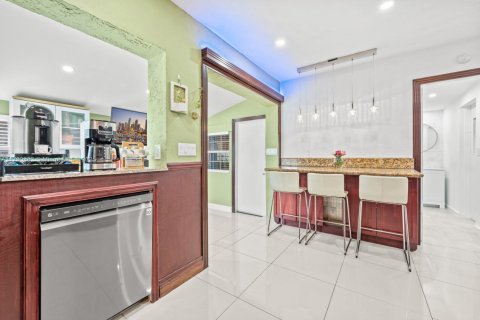 House in Miramar, Florida 2 bedrooms, 90.21 sq.m. № 1863463 - photo 9