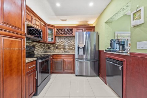 House in Miramar, Florida 2 bedrooms, 90.21 sq.m. № 1863463 - photo 6
