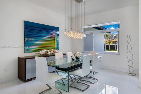 Купить виллу или дом в Майами, Флорида 5 спален, 301.56м2, № 1892813 - фото 11
