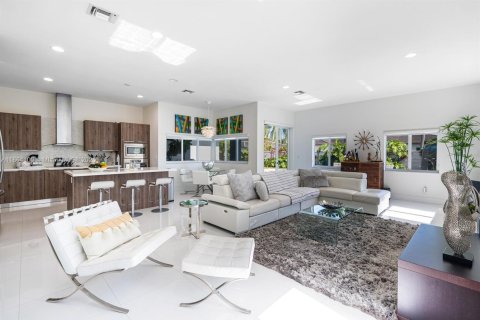 Купить виллу или дом в Майами, Флорида 5 спален, 301.56м2, № 1892813 - фото 8