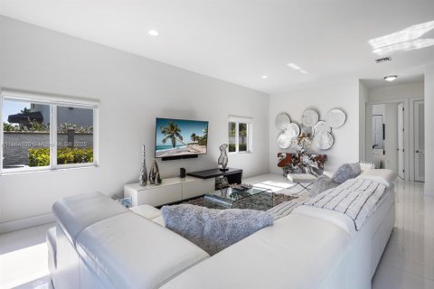 Купить виллу или дом в Майами, Флорида 5 спален, 301.56м2, № 1892813 - фото 9