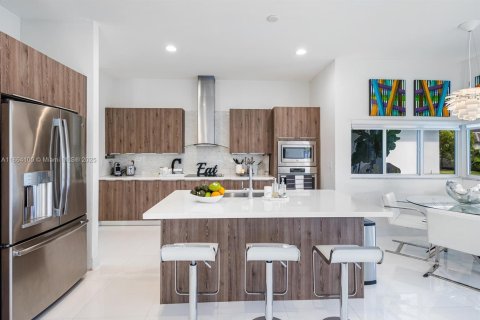 Купить виллу или дом в Майами, Флорида 5 спален, 301.56м2, № 1892813 - фото 4