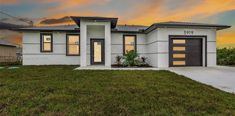 Villa ou maison à Lehigh Acres, Floride 3 chambres, 106.28 m2 № 1969602