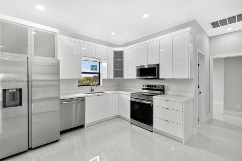 Villa ou maison à vendre à Lehigh Acres, Floride: 3 chambres, 106.28 m2 № 1969602 - photo 15