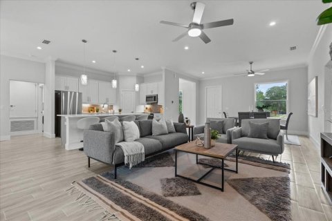 House in Orlando, Florida 4 bedrooms, 213.02 sq.m. № 1721057 - photo 9